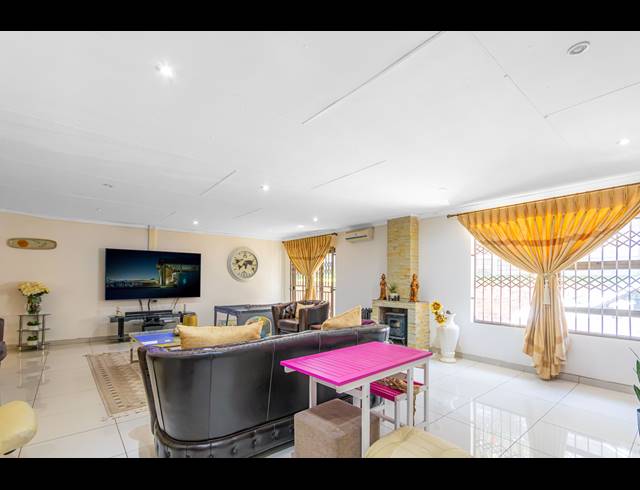 4 BEDROOM HOUSE FOR SALE IN BOSKRUIN